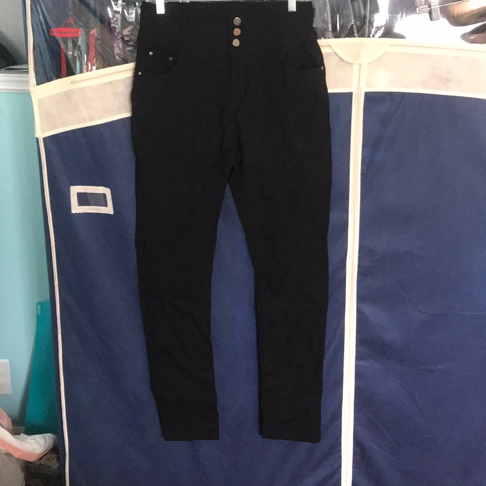 Black leggings